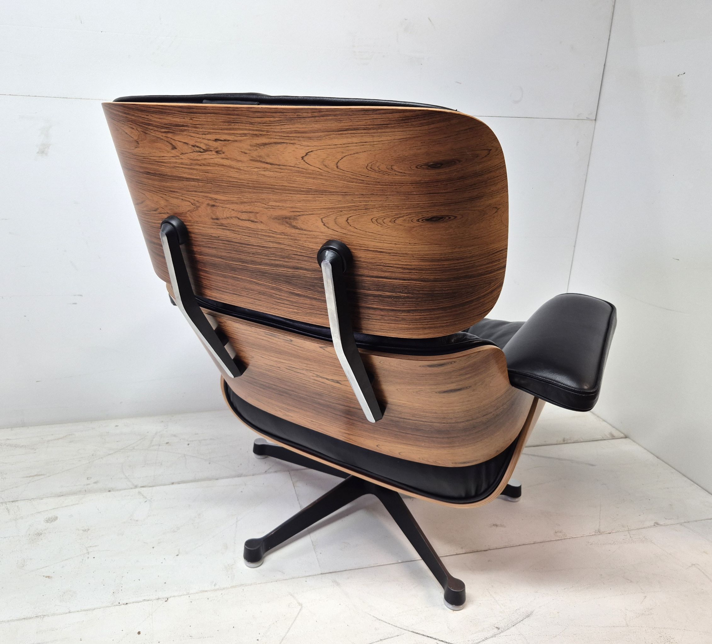 Lounge Chair Eames En Palissandre, en parfait état! Mobilier international - Image 10