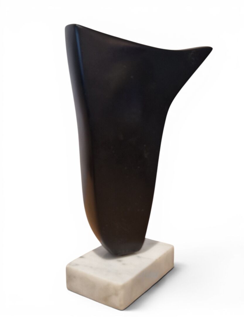 Matyas LIPTAY (né en 1936), sculpture en marbre noir. – Image 4