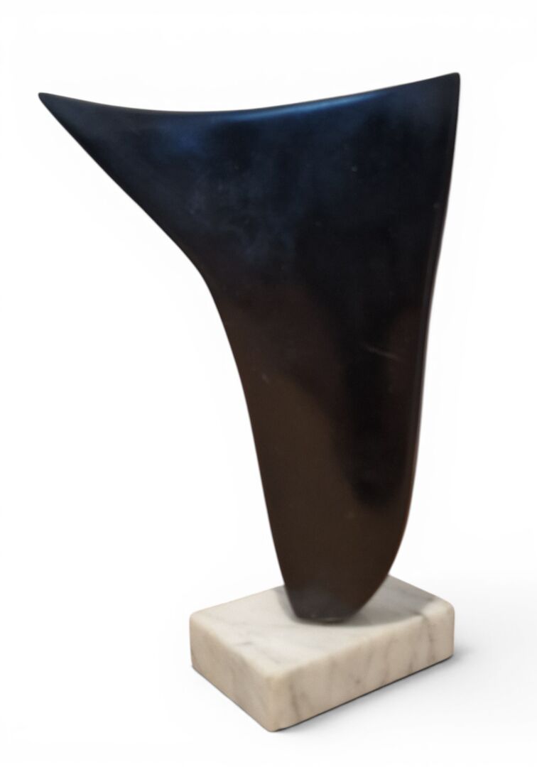 Matyas LIPTAY (né en 1936), sculpture en marbre noir. – Image 3