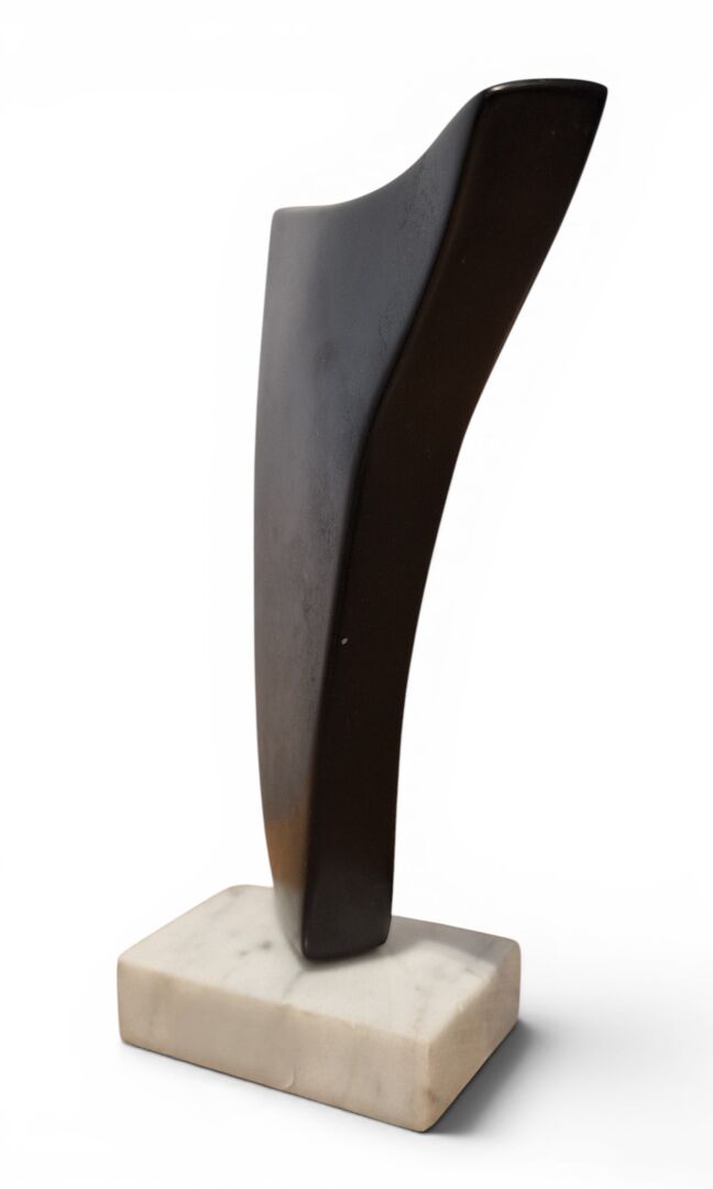 Matyas LIPTAY (né en 1936), sculpture en marbre noir. – Image 2